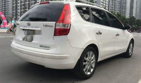 Hyundai i30  AT 2011 - Cần bán lại xe Hyundai i30 AT sản xuất năm 2011, màu trắng, đăng ký chính chủ cuối năm 2012