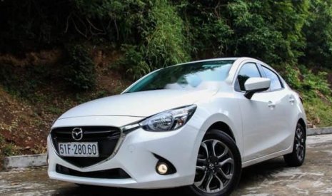 Mazda 2    2017 - Cần bán gấp Mazda 2 đời 2017, màu trắng, bảo trì hãng đúng định kì
