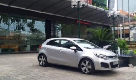 Kia Rio  AT 2013 - Cần bán gấp Kia Rio AT đời 2013, màu bạc, nhập khẩu chính chủ, giá 430tr