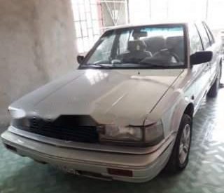 Nissan Bluebird 2.0 1988 - Bán xe Nissan Bluebird 2.0 năm sản xuất 1988, màu bạc