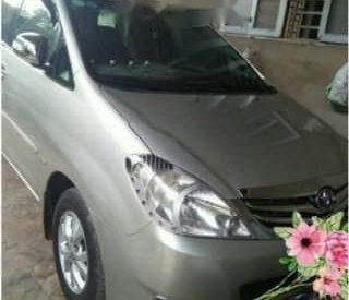 Toyota Innova  G  2006 - Bán Toyota Innova G năm 2006, màu bạc, xe gia đình 