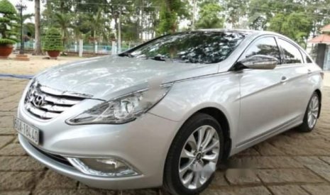 Hyundai Sonata   	2.0 AT  2010 - Bán ô tô Hyundai Sonata 2.0 AT năm sản xuất 2010, màu bạc, giá 530tr