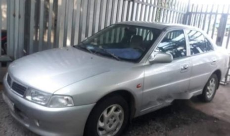 Mitsubishi Lancer 2001 - Bán xe Mitsubishi Lancer sản xuất năm 2001, màu bạc xe gia đình