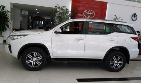 Toyota Fortuner 2019 - Cần bán Toyota Fortuner năm 2019, màu trắng