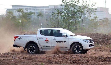 Mitsubishi Triton   4x2 AT   2019 - Cần bán Mitsubishi Triton 4x2 AT sản xuất 2019, màu trắng, xe nhập