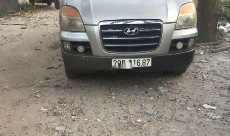 Hyundai Grand Starex 2005 - Cần bán Hyundai Grand Starex sản xuất năm 2005, màu bạc, xe nhập còn mới, giá tốt