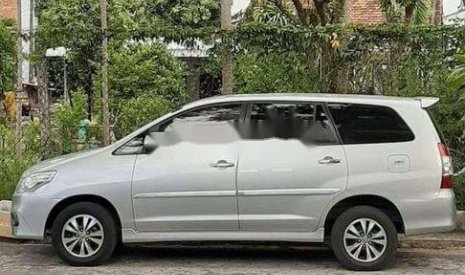 Toyota Innova   2015 - Cần bán Toyota Innova năm sản xuất 2015, màu bạc, nhập khẩu, số sàn