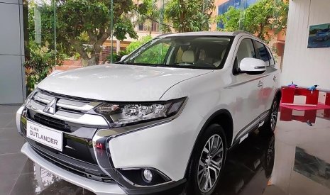 Mitsubishi Outlander 2.0 CVT 2019 - Bán ô tô Mitsubishi Outlander 2.0 CVT 2019, màu trắng, giá 908tr