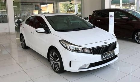 Kia Cerato 2019 - Giao xe nhanh toàn quốc - Giảm giá cực sốc cuối năm chiếc xe Kia Cerato 1.6MT, sản xuất 2019, màu trắng