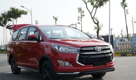 Toyota Innova 2.0E 2019 - Giao xe toàn khu vực TP. Hồ Chí Minh - Khi mua Toyota Innova 2.0E năm sản xuất 2019, màu đỏ