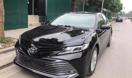 Toyota Camry 2019 - Siêu giảm giá đón tết chiếc xe Toyota Camry 2.0G, sản xuất 2019, màu đen, nhập khẩu nguyên chiếc