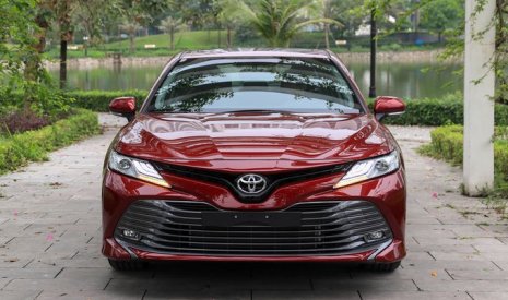 Toyota Camry 2019 - Cần bán nhanh chiếc xe Toyota Camry 2.5Q, sản xuất 2019, màu trắng, nhập khẩu nguyên chiếc