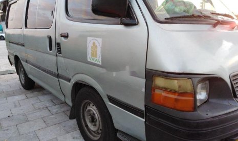 Toyota Hiace   2000 - Cần bán lại xe Toyota Hiace đời 2000, màu bạc xe gia đình, giá chỉ 28 triệu