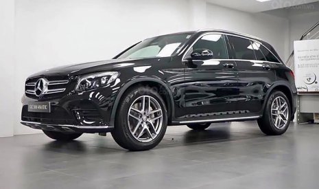 Mercedes-Benz GLC-Class GLC 300 4 Matic 2018 - Cần bán Mercedes GLC 300 4 Matic đời 2019, màu đen, giá tốt