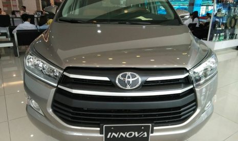 Toyota Innova 2020 - Bán xe giá ưu đãi với chiếc Toyota Innova 2.0E, sản xuất 2020, sẵn xe, giao nhanh