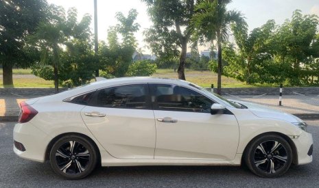 Honda Civic 2018 - Bán xe Honda Civic sản xuất năm 2018, màu trắng, nhập khẩu nguyên chiếc