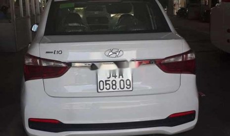 Hyundai Grand i10 2018 - Bán ô tô Hyundai Grand i10 đời 2018, màu trắng xe gia đình