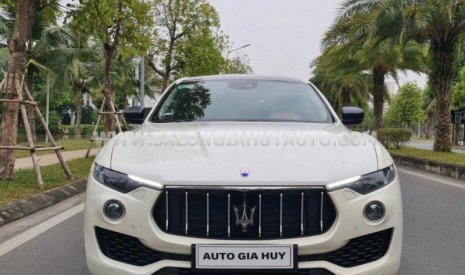 Maserati 2017 - Màu trắng nội thất đỏ